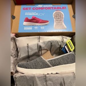 Skechers Women's Go Walk Joy Air Cooled Goga Mat Shoe Sneaker Gray Size 11 NEW